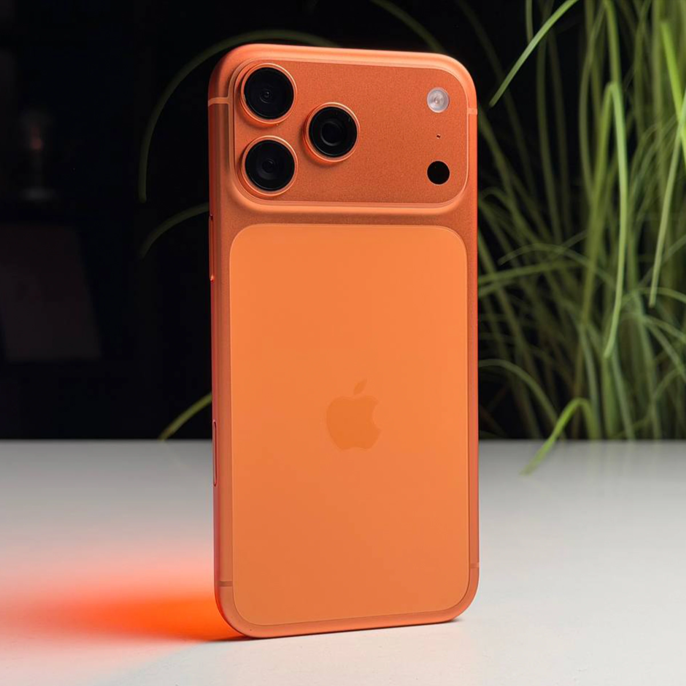 ВІТРИННИЙ Apple iPhone 17 Pro Max 2TB eSim Cosmic Orange (MFXT4, MFYK4) - Стан: гарний | Акумулятор: 100% | Комплектація: iPhone, кабель | Гарантія: 3 міс.