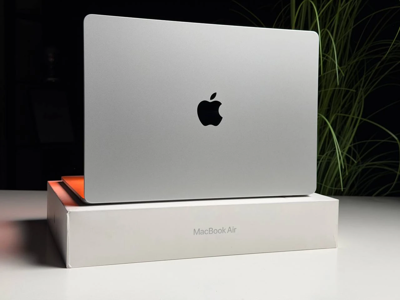 ВІТРИННИЙ MacBook Air 15" M2/8GB/512GB Silver 2023 (MQKT3) - Стан: гарний | Акумулятор: 100% | Комплектація: повний | Гарантія: 3 міс.