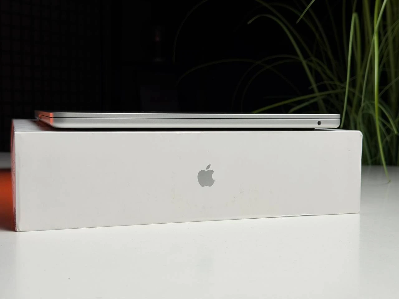 ВІТРИННИЙ MacBook Air 15" M2/8GB/512GB Silver 2023 (MQKT3) - Стан: гарний | Акумулятор: 100% | Комплектація: повний | Гарантія: 3 міс.
