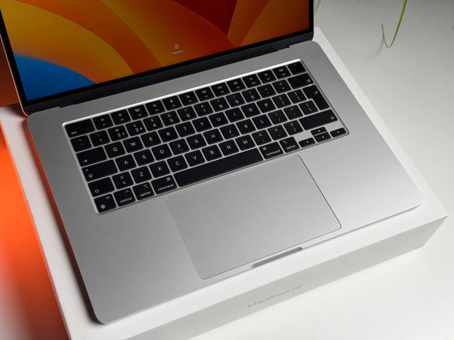 ВІТРИННИЙ MacBook Air 15" M2/8GB/512GB Silver 2023 (MQKT3) - Стан: гарний | Акумулятор: 100% | Комплектація: повний | Гарантія: 3 міс.