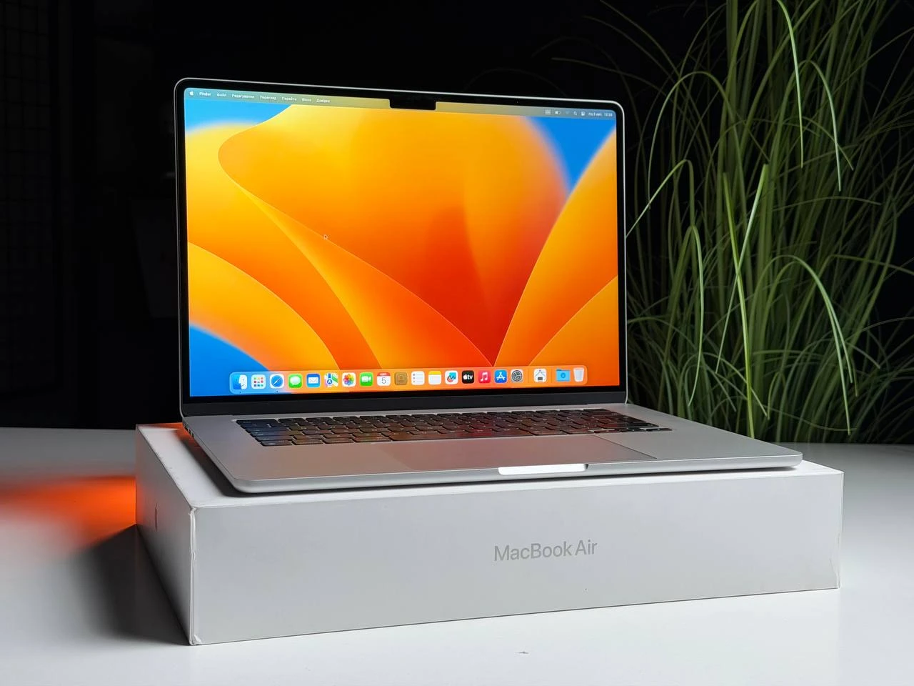 ВІТРИННИЙ MacBook Air 15" M2/8GB/512GB Silver 2023 (MQKT3) - Стан: гарний | Акумулятор: 100% | Комплектація: повний | Гарантія: 3 міс.