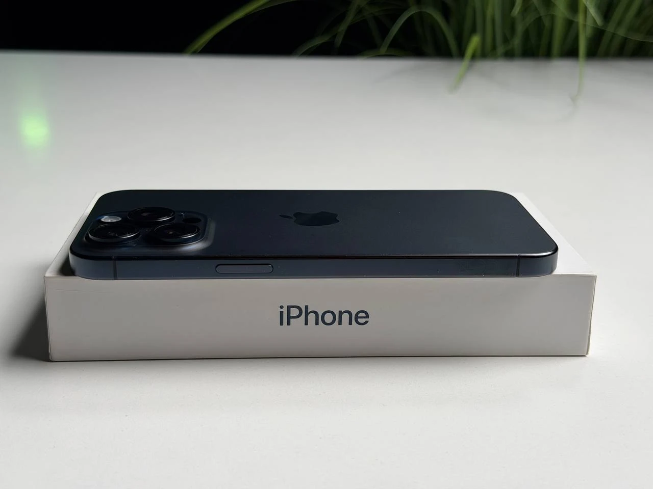 ВЖИВАНИЙ Б/У Apple iPhone 15 Pro Max 512GB Blue Titanium (MU7F3) - Стан: гарний | Акумулятор: 100% | Комплектація: повний | Гарантія: 3 міс.