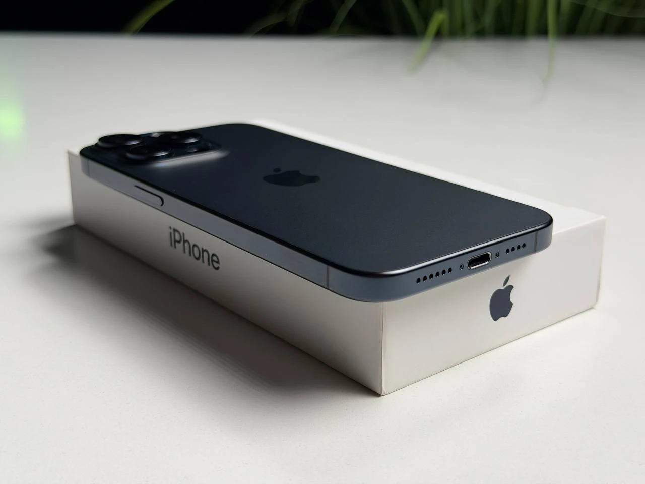 ВЖИВАНИЙ Б/У Apple iPhone 15 Pro Max 512GB Blue Titanium (MU7F3) - Стан: гарний | Акумулятор: 100% | Комплектація: повний | Гарантія: 3 міс.