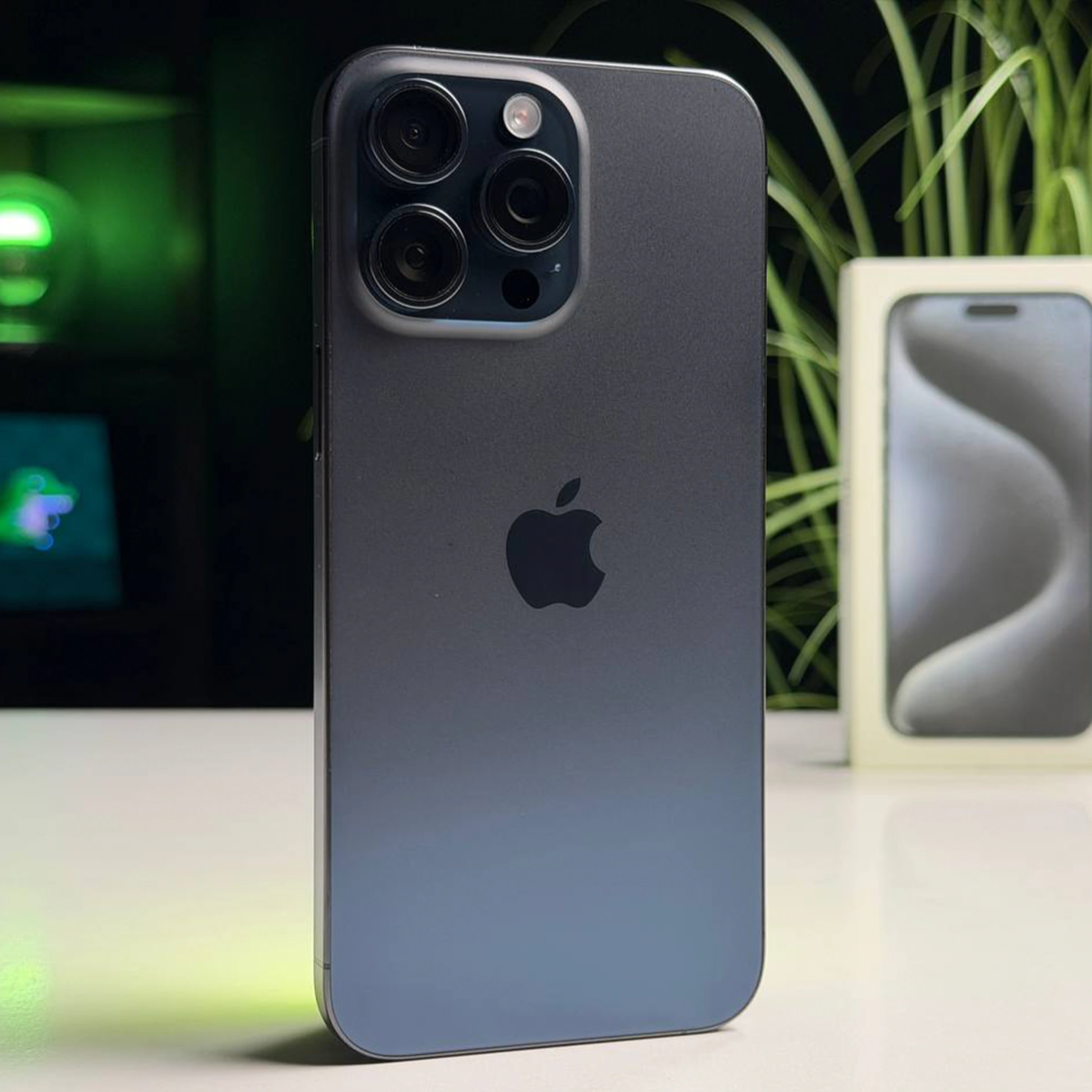 ВЖИВАНИЙ Б/У Apple iPhone 15 Pro Max 512GB Blue Titanium (MU7F3) - Стан: гарний | Акумулятор: 100% | Комплектація: повний | Гарантія: 3 міс.