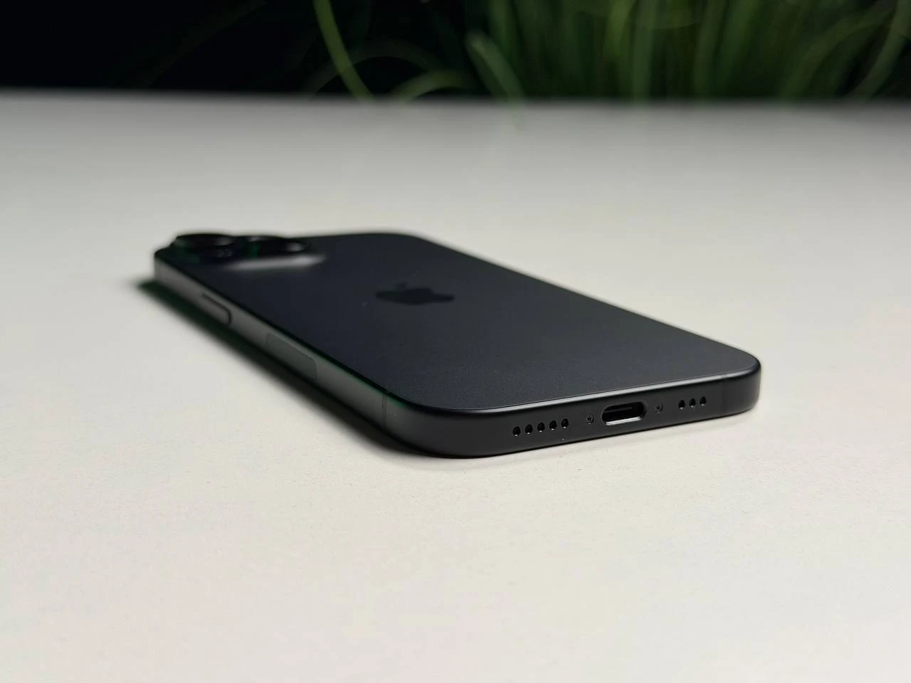 ВЖИВАНИЙ Б/У Apple iPhone 15 256GB Black eSim (MTM43) - Стан: гарний | Акумулятор: 99% | Комплектація: повний | Гарантія: 3 міс.