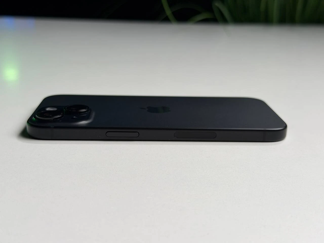 ВЖИВАНИЙ Б/У Apple iPhone 15 256GB Black eSim (MTM43) - Стан: гарний | Акумулятор: 99% | Комплектація: повний | Гарантія: 3 міс.