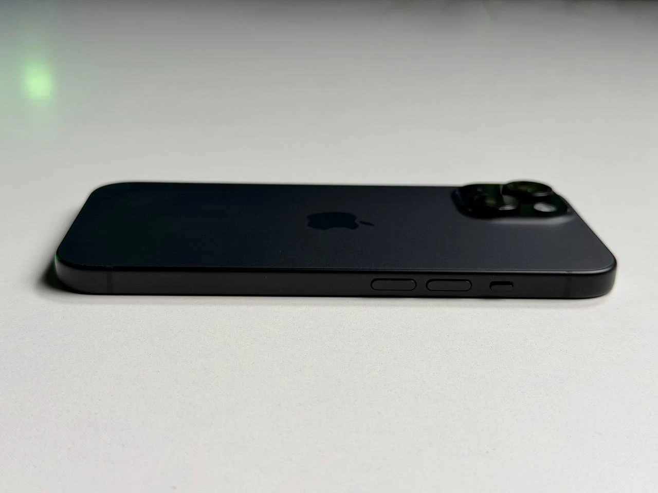 ВЖИВАНИЙ Б/У Apple iPhone 15 256GB Black eSim (MTM43) - Стан: гарний | Акумулятор: 99% | Комплектація: повний | Гарантія: 3 міс.