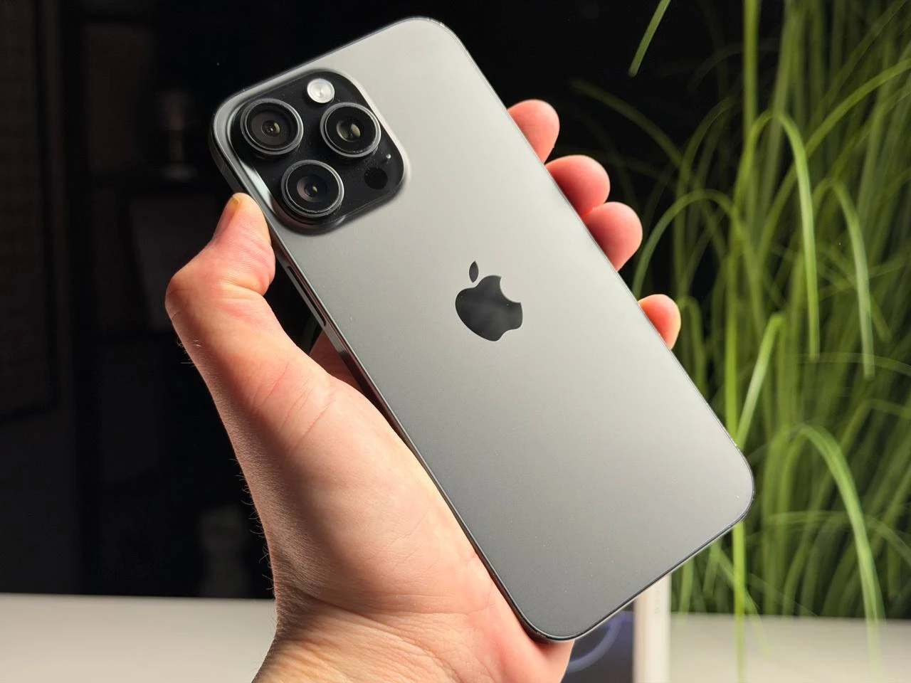 ВЖИВАНИЙ Б/У Apple iPhone 16 Pro Max 256GB Black Titanium (MYWV3) - Стан: гарний | Акумулятор: 94% | Комплектація: повний | Гарантія: 3 міс.