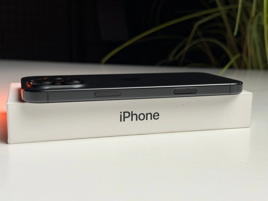 ВЖИВАНИЙ Б/У Apple iPhone 16 Pro Max 256GB Black Titanium (MYWV3) - Стан: гарний | Акумулятор: 94% | Комплектація: повний | Гарантія: 3 міс.