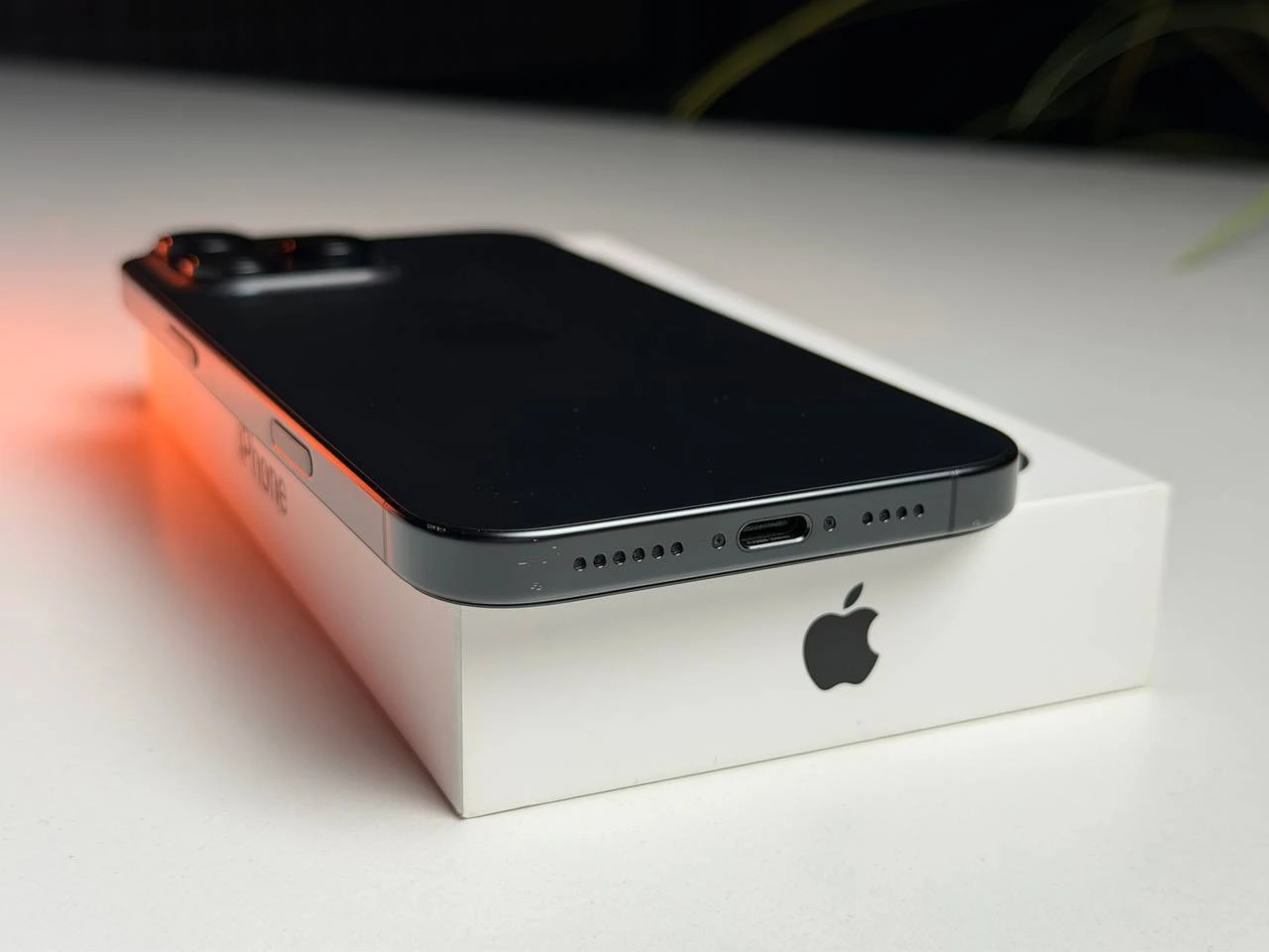 ВЖИВАНИЙ Б/У Apple iPhone 16 Pro Max 256GB Black Titanium (MYWV3) - Стан: гарний | Акумулятор: 94% | Комплектація: повний | Гарантія: 3 міс.