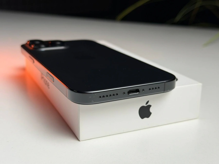 ВЖИВАНИЙ Б/У Apple iPhone 16 Pro Max 256GB Black Titanium (MYWV3) - Стан: гарний | Акумулятор: 94% | Комплектація: повний | Гарантія: 3 міс.
