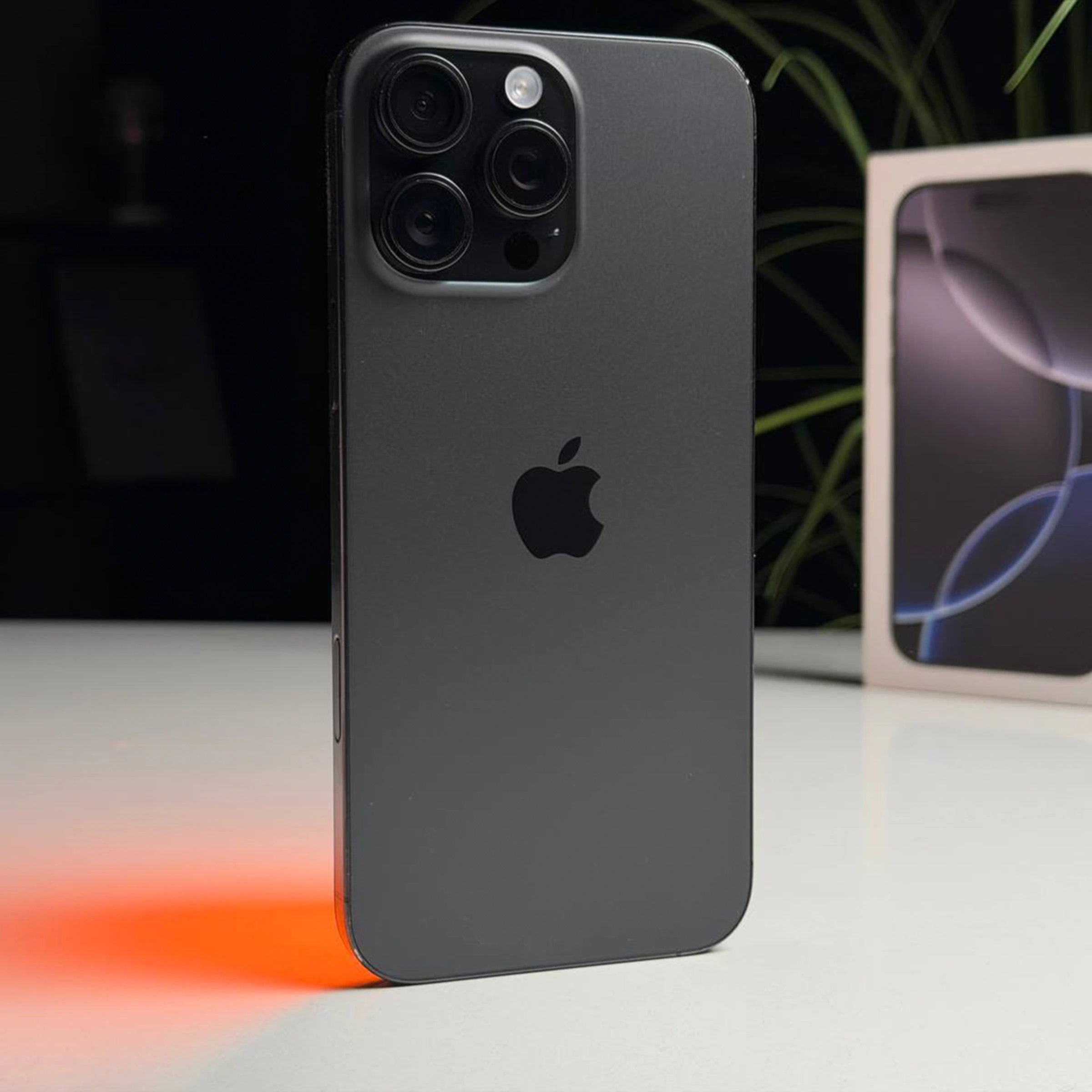 ВЖИВАНИЙ Б/У Apple iPhone 16 Pro Max 256GB Black Titanium (MYWV3) - Стан: гарний | Акумулятор: 94% | Комплектація: повний | Гарантія: 3 міс.