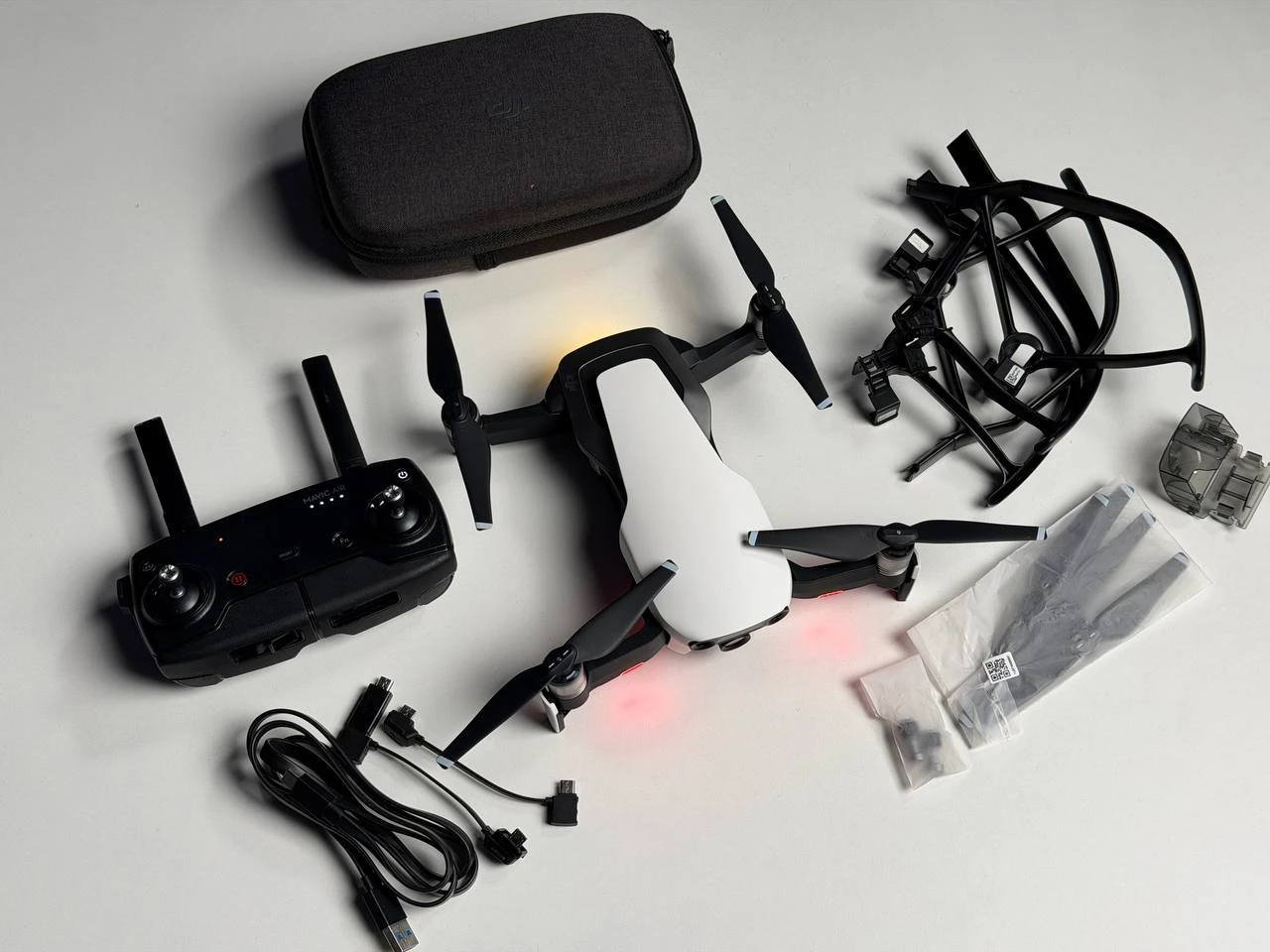 ВЖИВАНИЙ Б/У Квадрокоптер DJI Mavic Air (U11X) - Состояние: хорошее | Комплектация: полный | Гарантия: 1 мес.