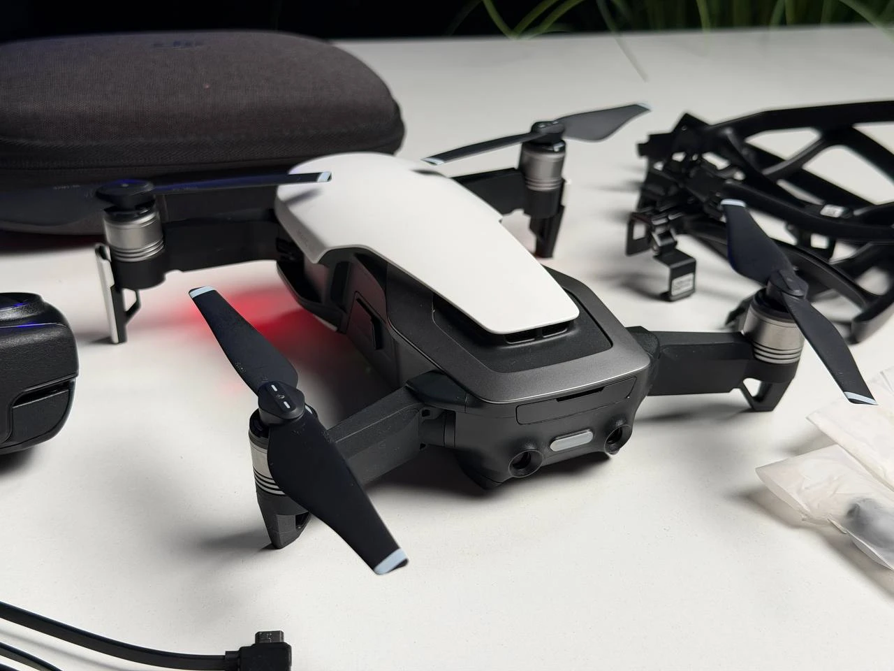 ВЖИВАНИЙ Б/У Квадрокоптер DJI Mavic Air (U11X) - Состояние: хорошее | Комплектация: полный | Гарантия: 1 мес.