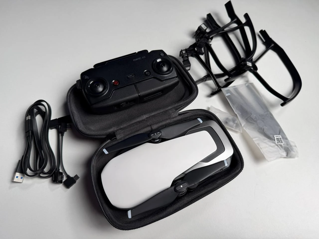 ВЖИВАНИЙ Б/У Квадрокоптер DJI Mavic Air (U11X) - Состояние: хорошее | Комплектация: полный | Гарантия: 1 мес.