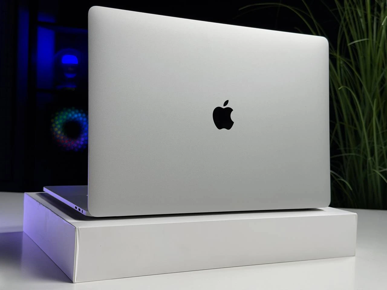 ВЖИВАНИЙ Б/У MacBook Pro 15" Silver (MV932) 2019 i9/16GB/512SSD - Состояние: хорошее | Аккумулятор: 100% | Комплектация: полный | Гарантия: 3 мес.