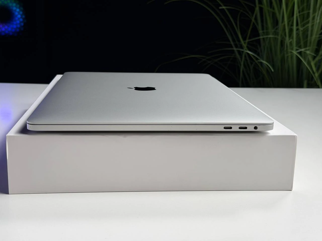 ВЖИВАНИЙ Б/У MacBook Pro 15" Silver (MV932) 2019 i9/16GB/512SSD - Состояние: хорошее | Аккумулятор: 100% | Комплектация: полный | Гарантия: 3 мес.