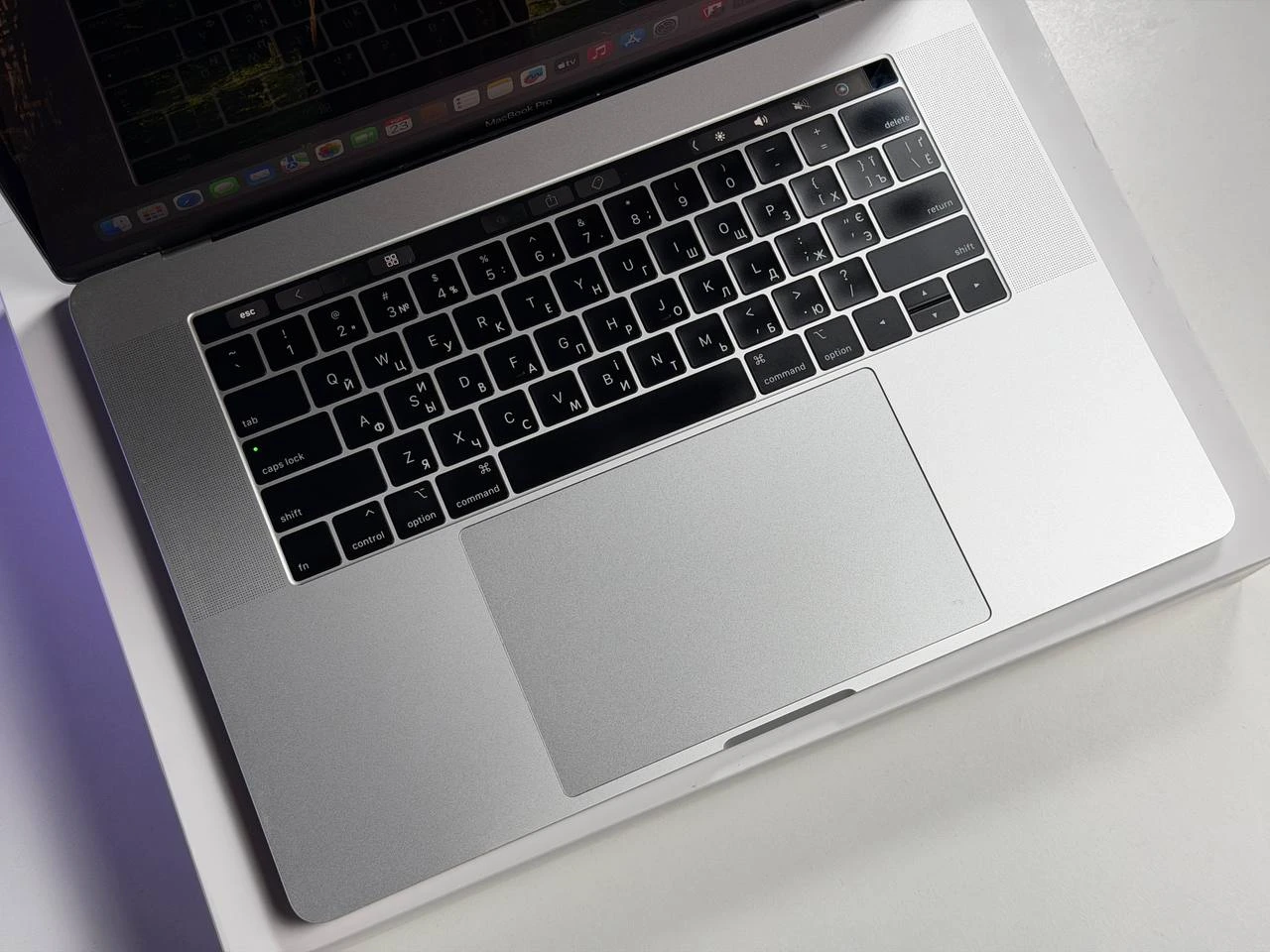 ВЖИВАНИЙ Б/У MacBook Pro 15" Silver (MV932) 2019 i9/16GB/512SSD - Состояние: хорошее | Аккумулятор: 100% | Комплектация: полный | Гарантия: 3 мес.