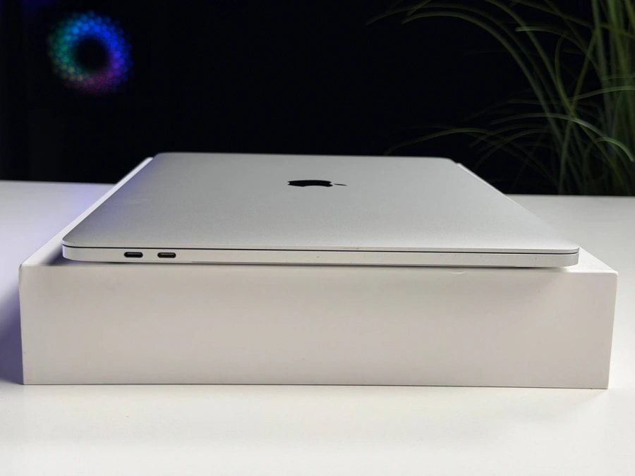 ВЖИВАНИЙ Б/У MacBook Pro 15" Silver (MV932) 2019 i9/16GB/512SSD - Состояние: хорошее | Аккумулятор: 100% | Комплектация: полный | Гарантия: 3 мес.