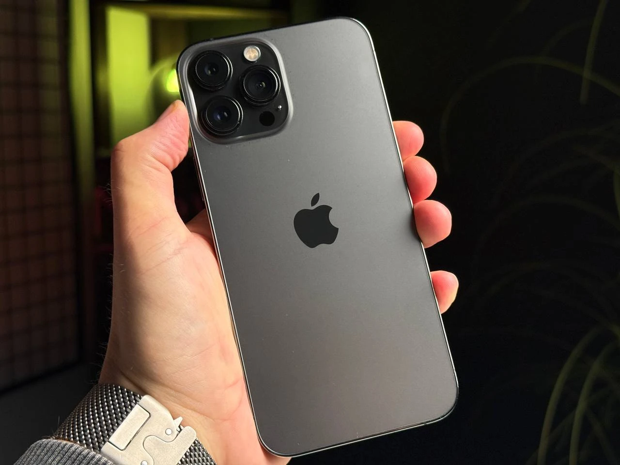 ВЖИВАНИЙ Б/У Apple iPhone 13 Pro Max 512GB Graphite (MLKW3, MLLF3) - Состояние: хороший | Аккумулятор: 100% | Комплектация: iPhone, кабель | Гарантия: 3 мес.