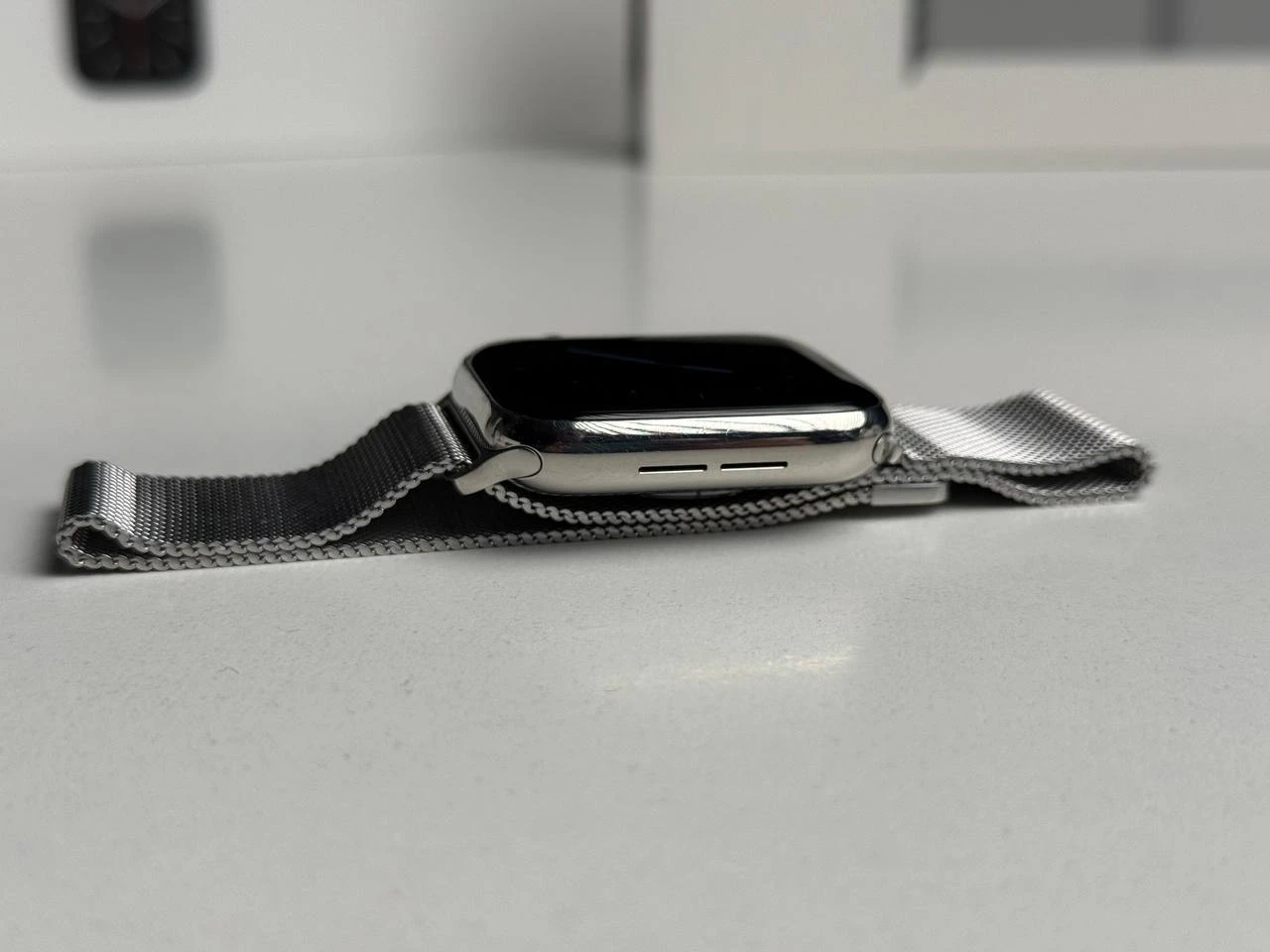 ВЖИВАНИЙ Б/У Apple Watch Series 6 GPS + Cellular 44mm Silver Stainless Steel Case with Silver Milanese Loop (M07M3, M09E3) - Состояние: хороший | Аккумулятор: 100% | Комплектация: полный | Гарантия: 3 мес.