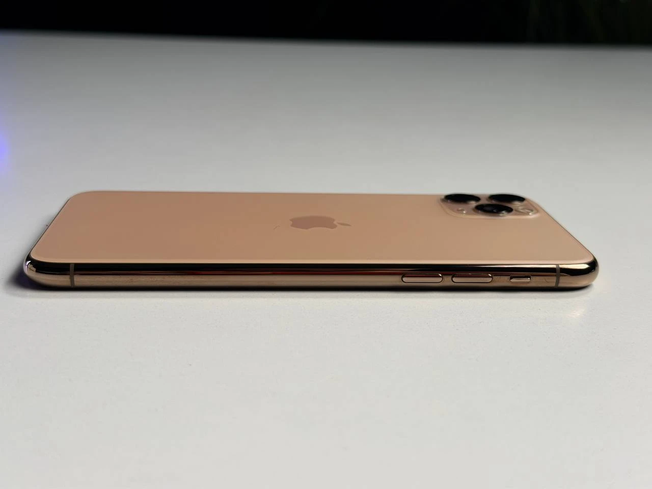 ВЖИВАНИЙ Б/У Apple iPhone 11 Pro Max 256GB Gold (MWH62) - Состояние: хороший | Аккумулятор: 100% | Комплектация: iPhone, кабель | Гарантия: 3 мес.