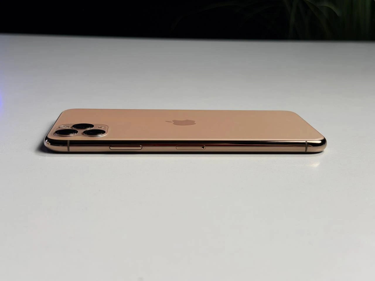 ВЖИВАНИЙ Б/У Apple iPhone 11 Pro Max 256GB Gold (MWH62) - Состояние: хороший | Аккумулятор: 100% | Комплектация: iPhone, кабель | Гарантия: 3 мес.