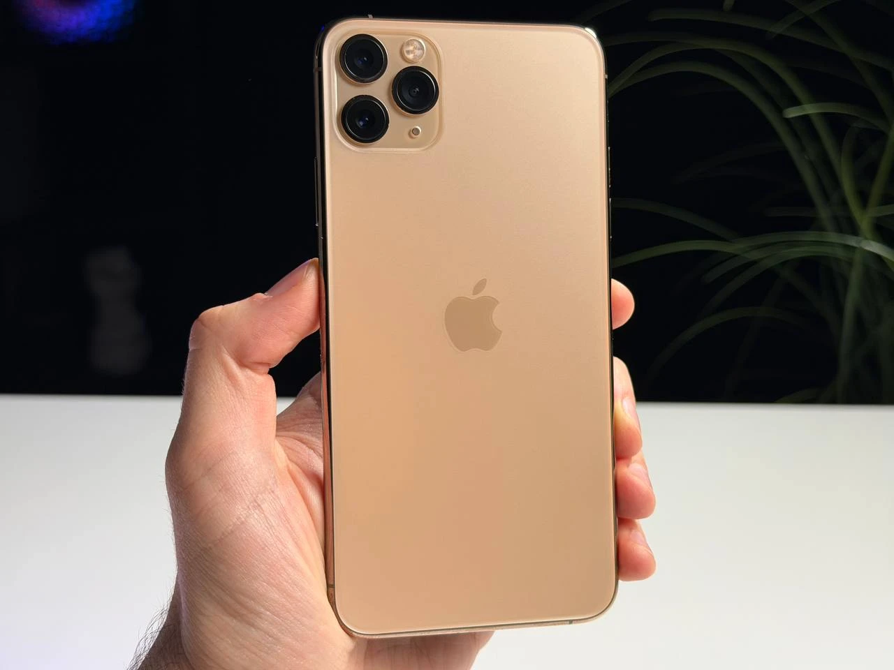 ВЖИВАНИЙ Б/У Apple iPhone 11 Pro Max 256GB Gold (MWH62) - Состояние: хороший | Аккумулятор: 100% | Комплектация: iPhone, кабель | Гарантия: 3 мес.