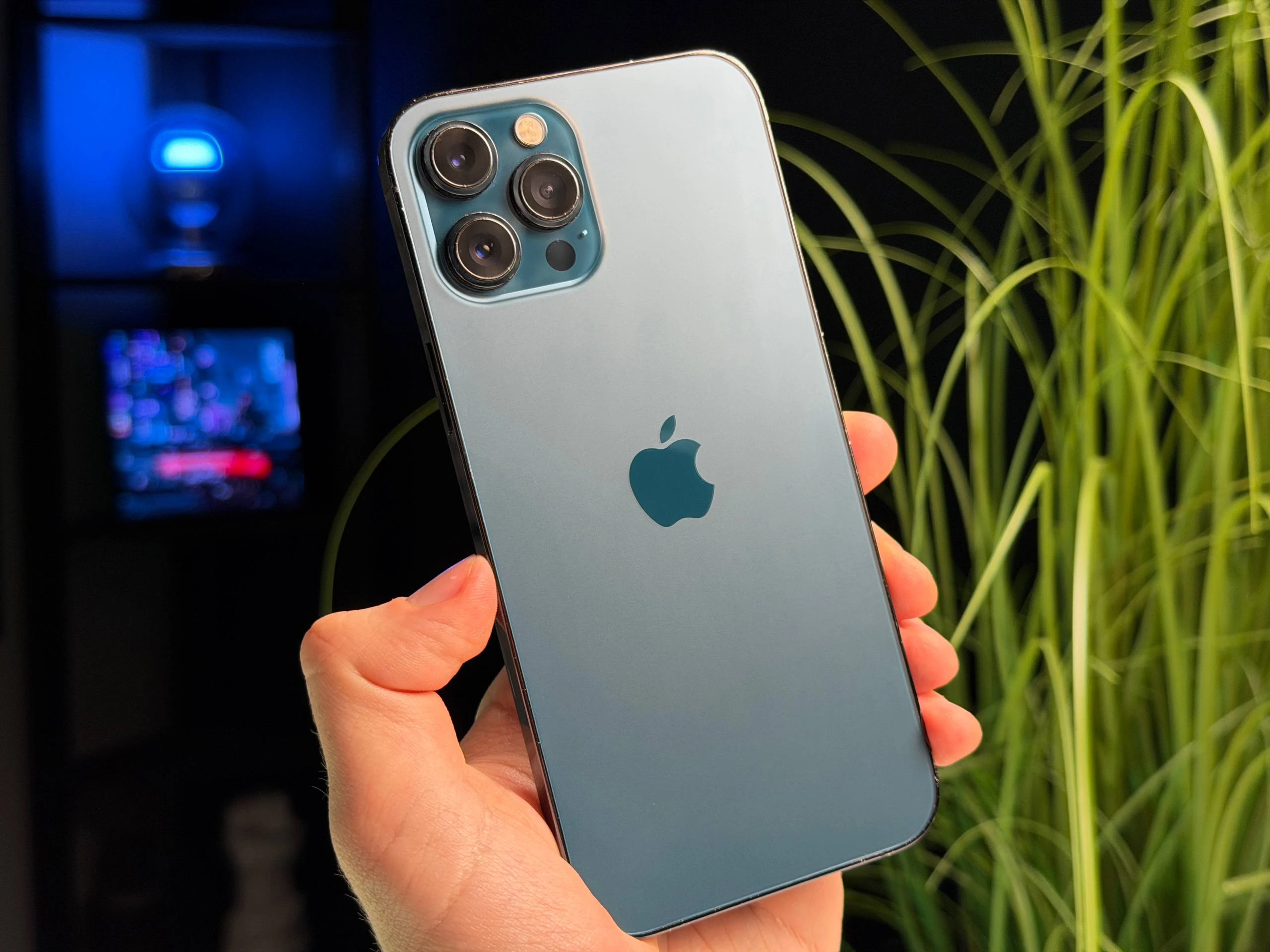 ВЖИВАНИЙ Б/У Apple iPhone 12 Pro Max 256GB Pacific Blue (MGCN3, MGDF3) - Стан: гарний | Акумулятор: 97% | Комплектація: iPhone, кабель | Гарантія: 3 міс.