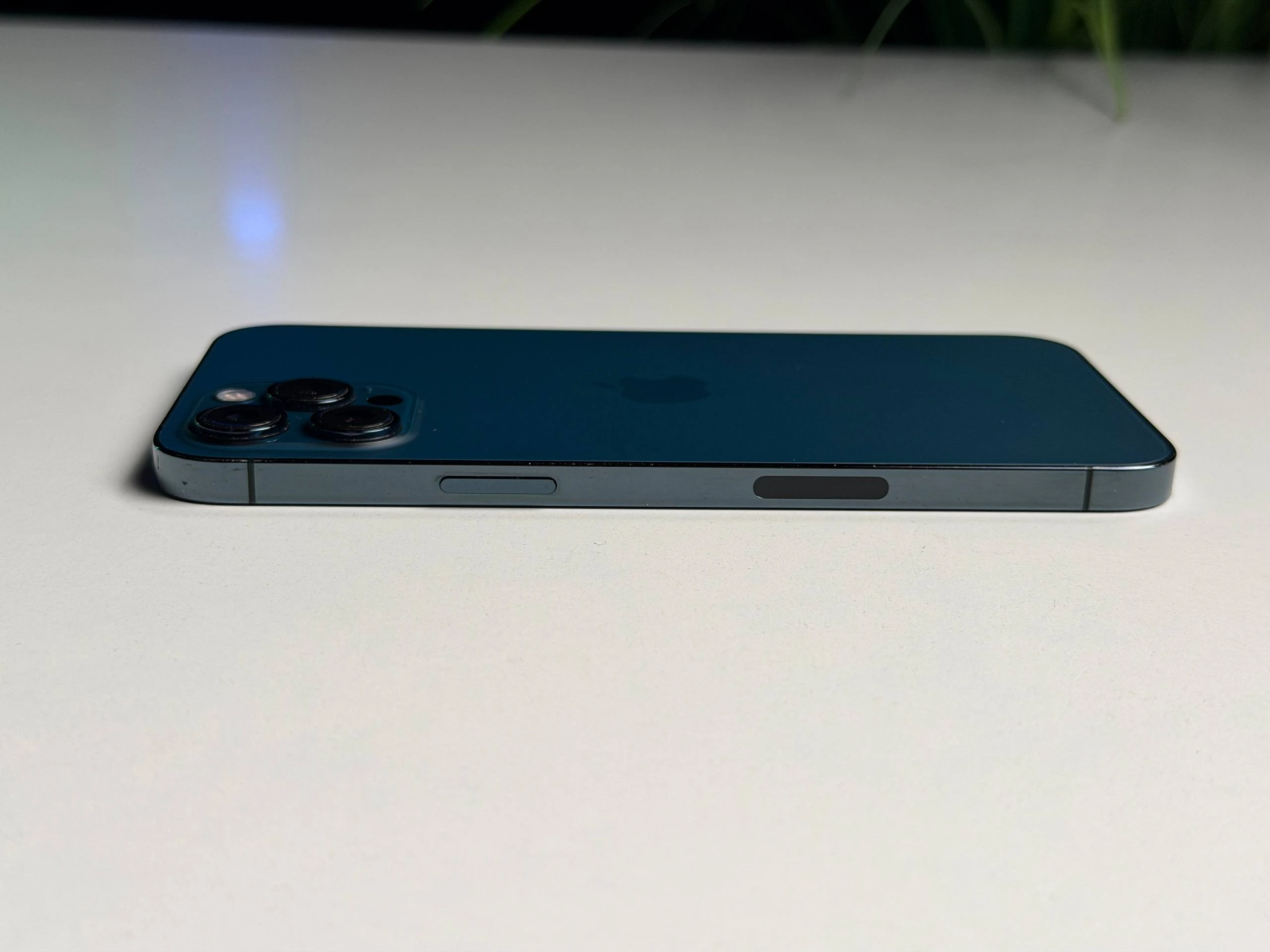 ВЖИВАНИЙ Б/У Apple iPhone 12 Pro Max 256GB Pacific Blue (MGCN3, MGDF3) - Стан: гарний | Акумулятор: 97% | Комплектація: iPhone, кабель | Гарантія: 3 міс.