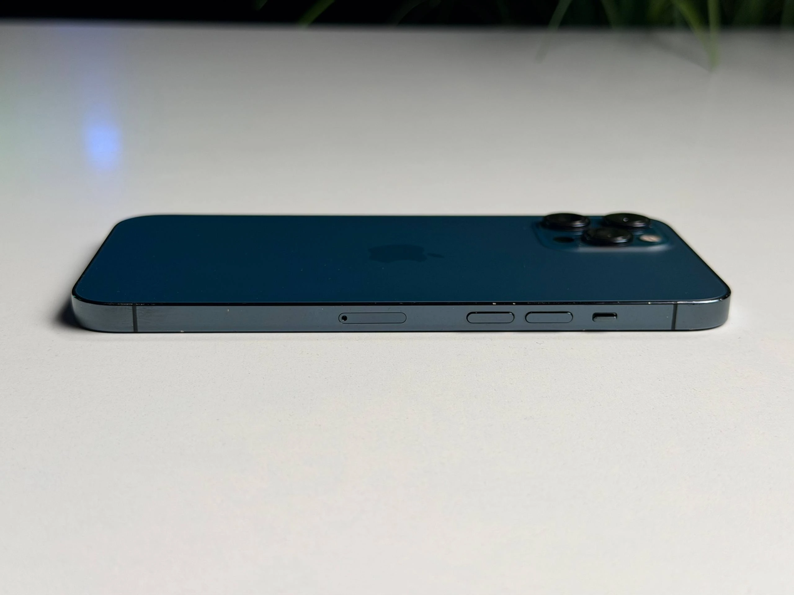 ВЖИВАНИЙ Б/У Apple iPhone 12 Pro Max 256GB Pacific Blue (MGCN3, MGDF3) - Стан: гарний | Акумулятор: 97% | Комплектація: iPhone, кабель | Гарантія: 3 міс.