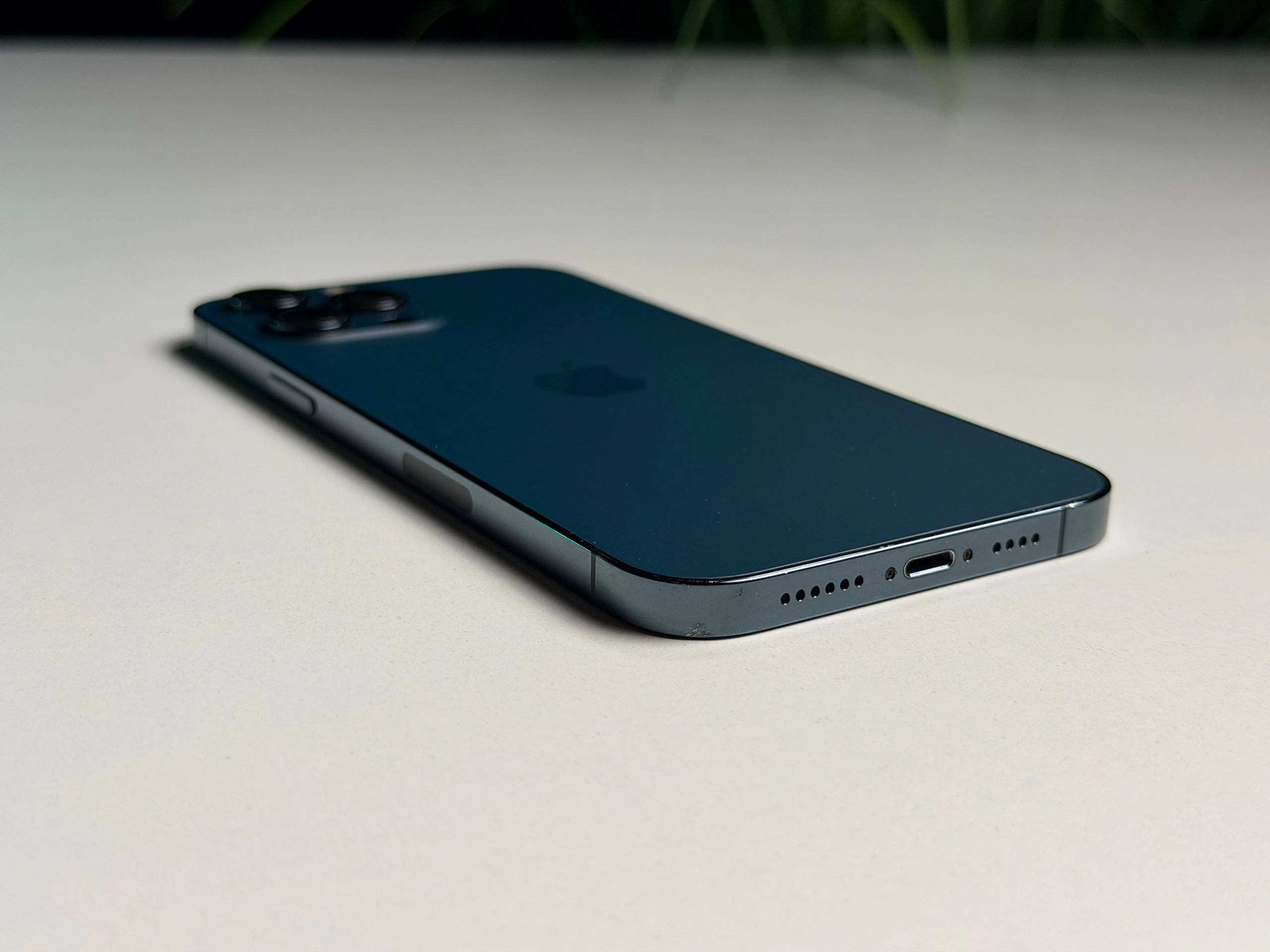 ВЖИВАНИЙ Б/У Apple iPhone 12 Pro Max 256GB Pacific Blue (MGCN3, MGDF3) - Стан: гарний | Акумулятор: 97% | Комплектація: iPhone, кабель | Гарантія: 3 міс.