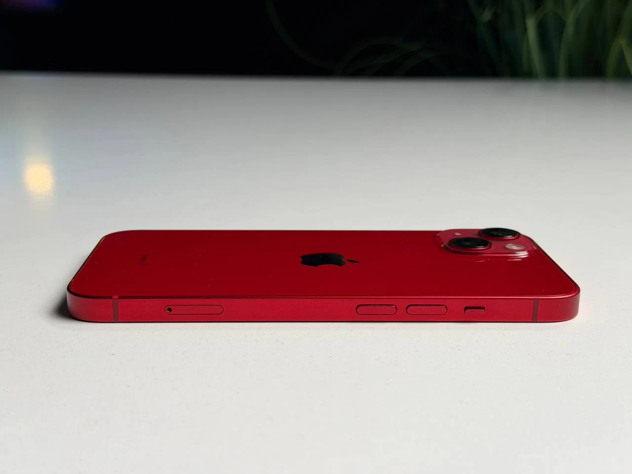 ВЖИВАНИЙ Б/У Apple iPhone 13 128GB (PRODUCT)RED (MLMQ3, MLPJ3) - Состояние: хороший | Аккумулятор: 100% | Комплектация: iPhone, кабель | Гарантия: 3 мес.
