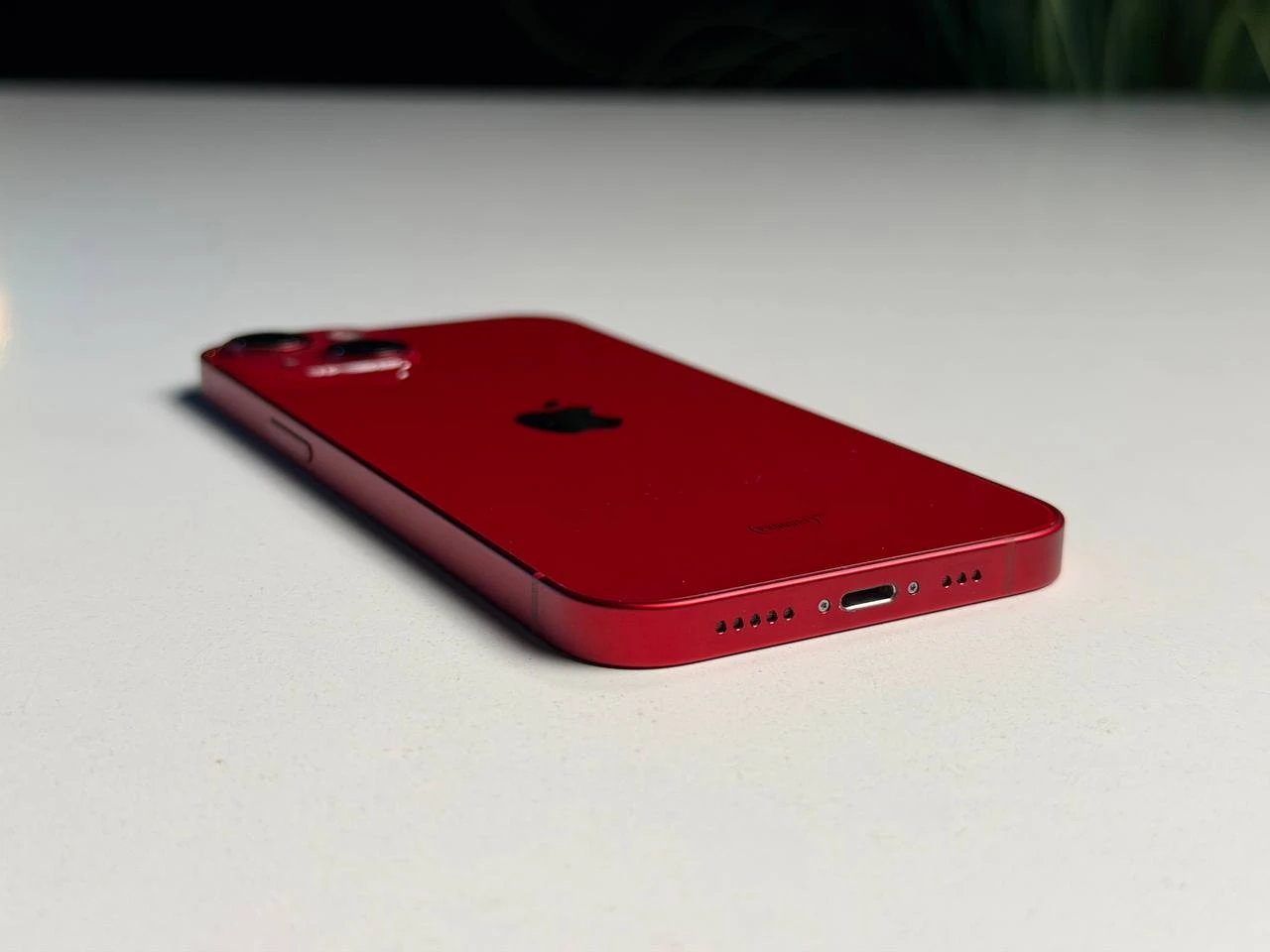 ВЖИВАНИЙ Б/У Apple iPhone 13 128GB (PRODUCT)RED (MLMQ3, MLPJ3) - Состояние: хороший | Аккумулятор: 100% | Комплектация: iPhone, кабель | Гарантия: 3 мес.