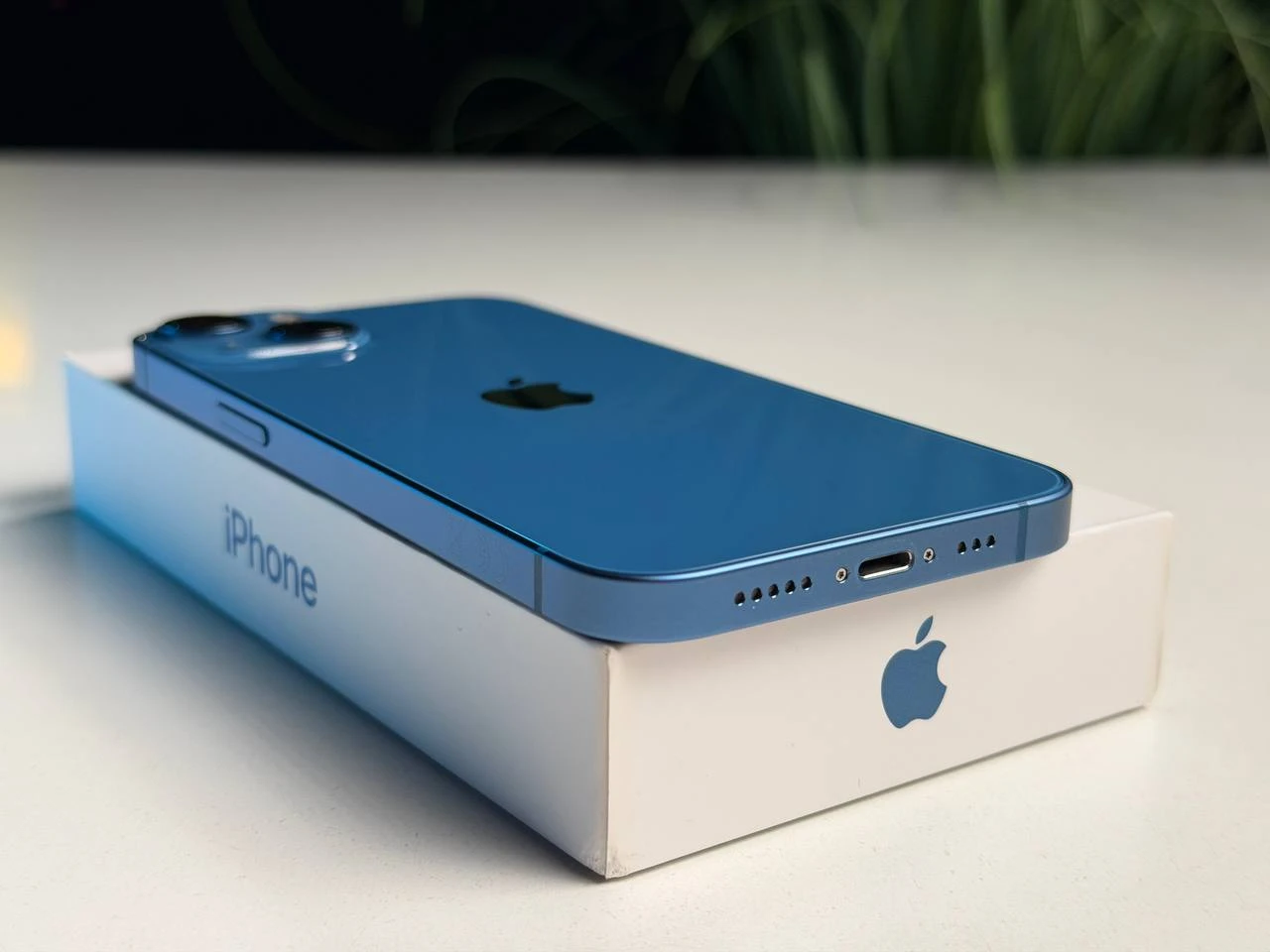 ВЖИВАНИЙ Б/У Apple iPhone 13 256GB Blue (MLN13, MLQA3) - Состояние: хороший | Аккумулятор: 100% | Комплектация: полный | Гарантия: 3 мес.