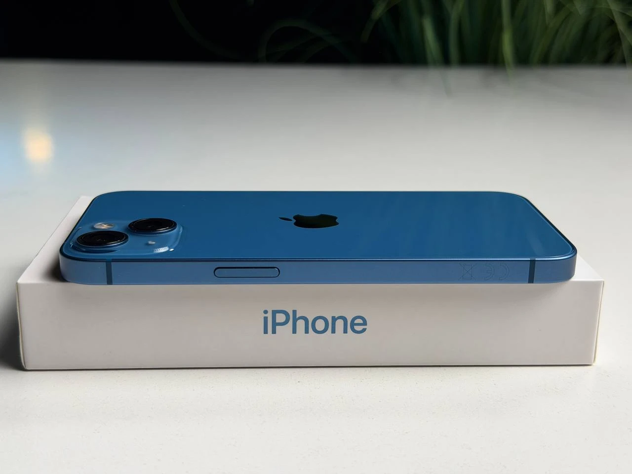ВЖИВАНИЙ Б/У Apple iPhone 13 256GB Blue (MLN13, MLQA3) - Состояние: хороший | Аккумулятор: 100% | Комплектация: полный | Гарантия: 3 мес.