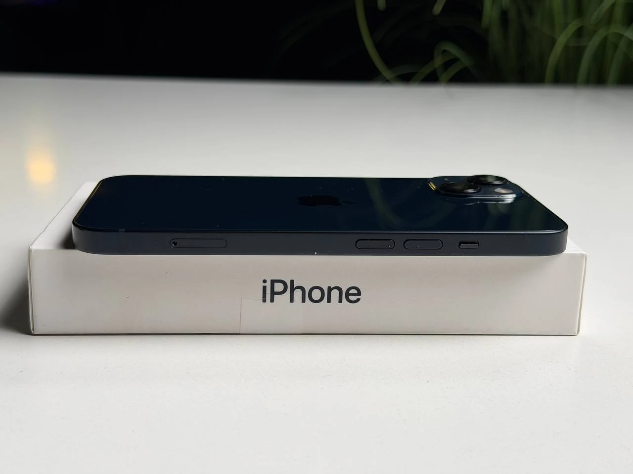 ВЖИВАНИЙ Б/У Apple iPhone 13 256GB Midnight (MLMU3, MLQ63) - Состояние: хороший | Аккумулятор: 100% | Комплектация: полный | Гарантия: 3 мес.