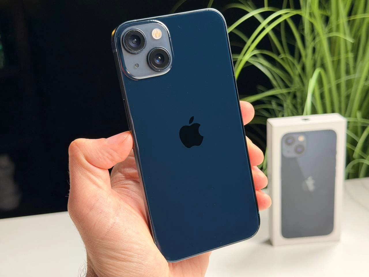 ВЖИВАНИЙ Б/У Apple iPhone 13 256GB Midnight (MLMU3, MLQ63) - Состояние: хороший | Аккумулятор: 100% | Комплектация: полный | Гарантия: 3 мес.