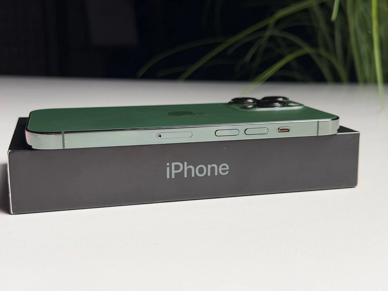ВЖИВАНИЙ Б/У Apple iPhone 13 Pro 256GB Alpine Green (MNDU3, MNE33) - Состояние: хороший | Аккумулятор: 100% | Комплектация: полный | Гарантия: 3 мес.
