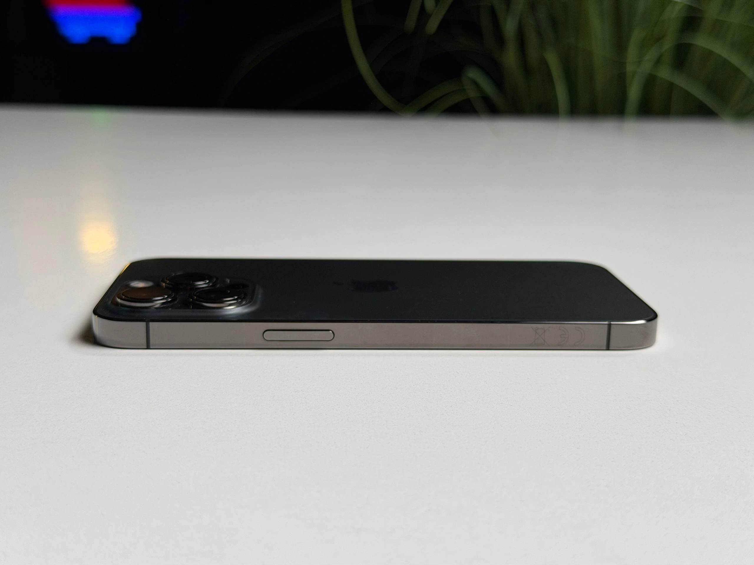 ВЖИВАНИЙ Б/У Apple iPhone 13 Pro 256GB Graphite (MLTW3, MLVE3) - Состояние: хороший | Аккумулятор: 100% | Комплектация: iPhone, кабель | Гарантия: 3 мес.