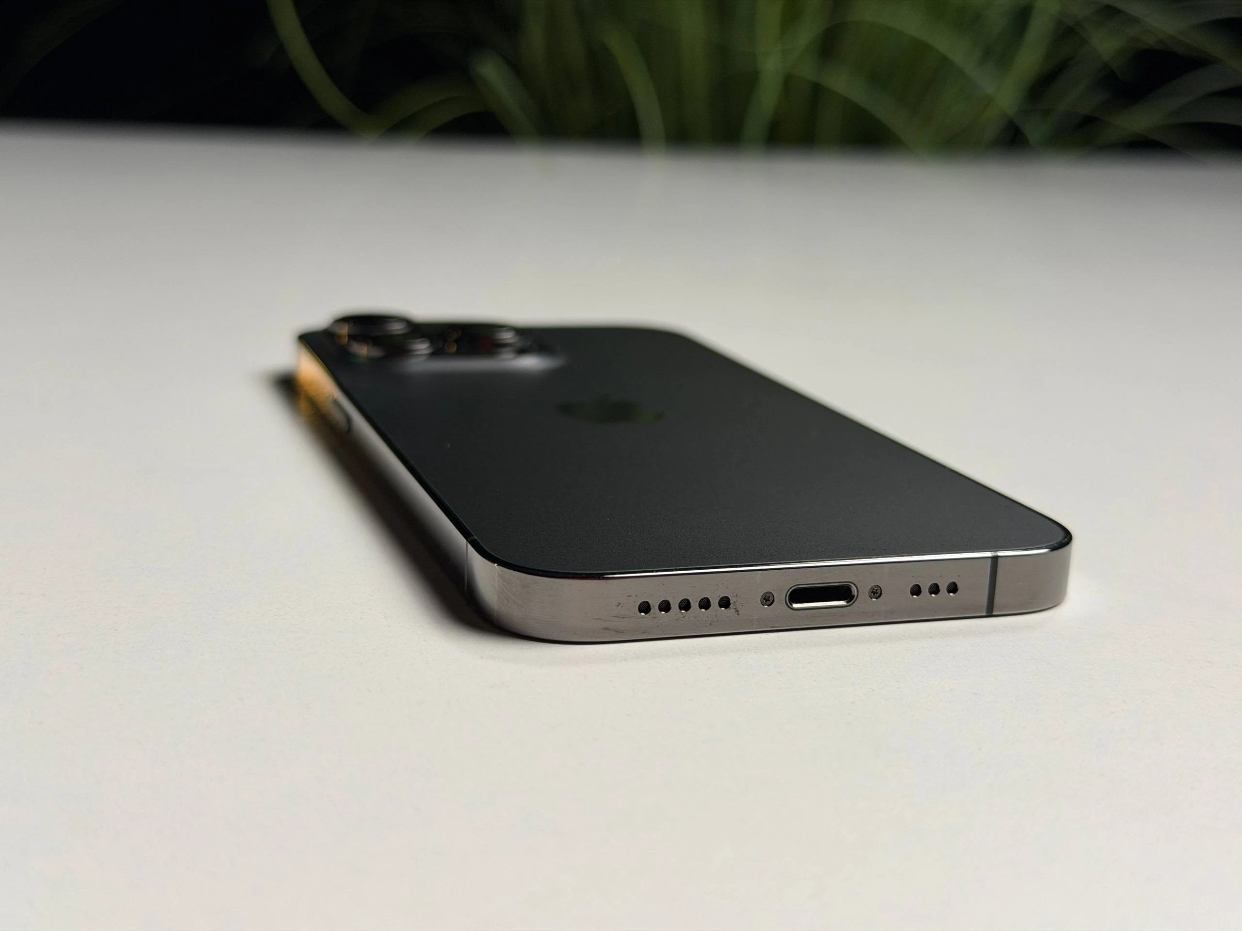 ВЖИВАНИЙ Б/У Apple iPhone 13 Pro 256GB Graphite (MLTW3, MLVE3) - Состояние: хороший | Аккумулятор: 100% | Комплектация: iPhone, кабель | Гарантия: 3 мес.