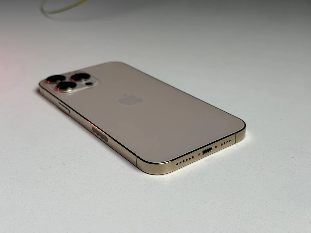 ВЖИВАНИЙ Б/У Apple iPhone 13 Pro Max 256GB Gold (MLKU3, MLLD3) - Состояние: хороший | Аккумулятор: 100% | Комплектация: полный | Гарантия: 3 мес.