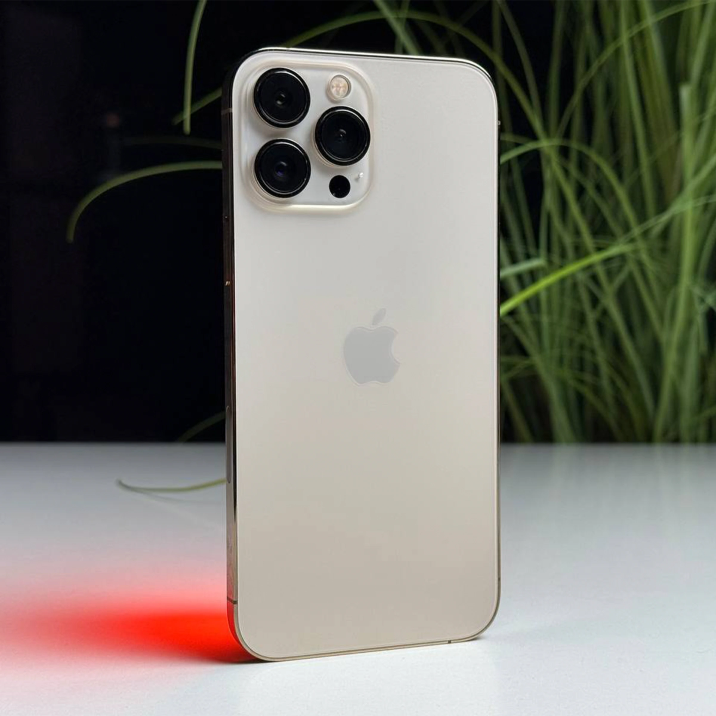 ВЖИВАНИЙ Б/У Apple iPhone 13 Pro Max 256GB Gold (MLKU3, MLLD3) - Состояние: хороший | Аккумулятор: 100% | Комплектация: полный | Гарантия: 3 мес.