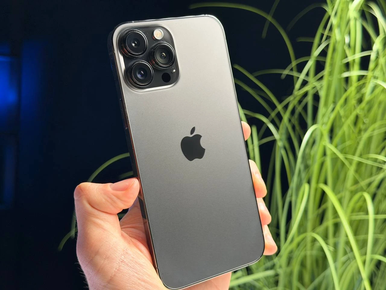 ВЖИВАНИЙ Б/У Apple iPhone 13 Pro Max 256GB Graphite (MLKR3, MLLA3) - Состояние: хороший | Аккумулятор: 100% | Комплектация: iPhone, кабель | Гарантия: 3 мес.