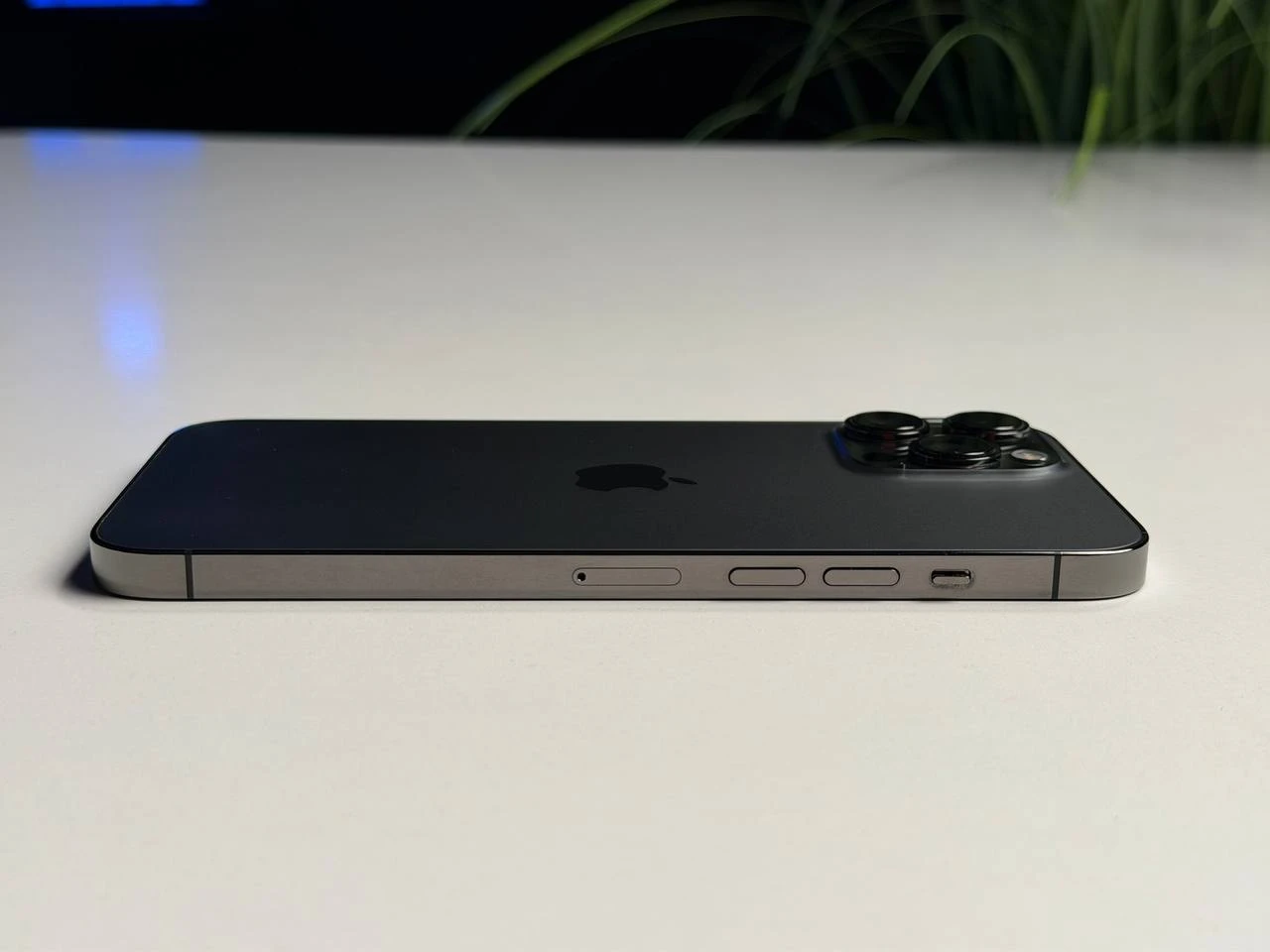 ВЖИВАНИЙ Б/У Apple iPhone 13 Pro Max 256GB Graphite (MLKR3, MLLA3) - Состояние: хороший | Аккумулятор: 100% | Комплектация: iPhone, кабель | Гарантия: 3 мес.