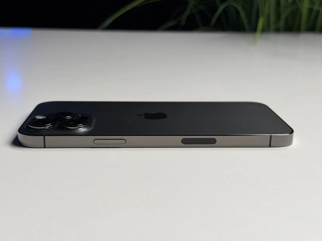 ВЖИВАНИЙ Б/У Apple iPhone 13 Pro Max 256GB Graphite (MLKR3, MLLA3) - Состояние: хороший | Аккумулятор: 100% | Комплектация: iPhone, кабель | Гарантия: 3 мес.