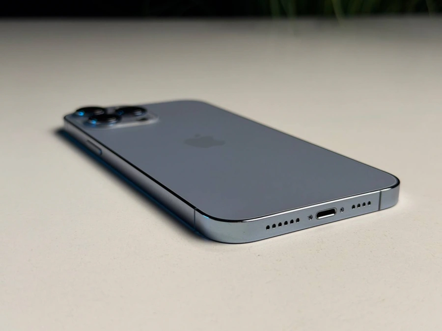 ВЖИВАНИЙ Б/У Apple iPhone 13 Pro Max 256GB Sierra Blue (MLKV3, MLLE3) - Стан: гарний | Акумулятор: 100% | Комплектація: iPhone, кабель | Гарантія: 3 міс.