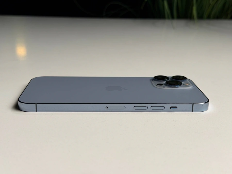 ВЖИВАНИЙ Б/У Apple iPhone 13 Pro Max 256GB Sierra Blue (MLKV3, MLLE3) - Стан: гарний | Акумулятор: 100% | Комплектація: iPhone, кабель | Гарантія: 3 міс.