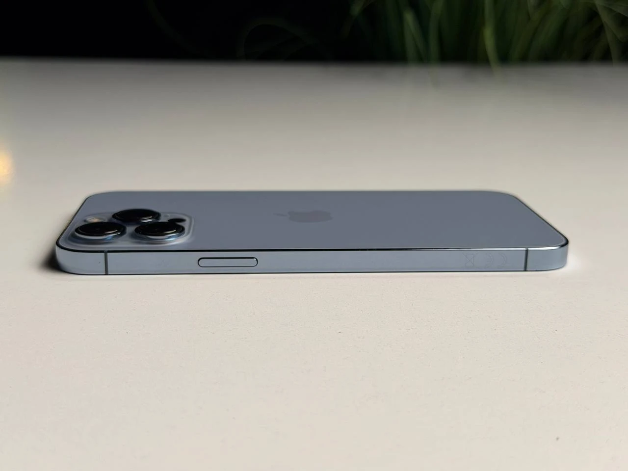 ВЖИВАНИЙ Б/У Apple iPhone 13 Pro Max 256GB Sierra Blue (MLKV3, MLLE3) - Состояние: хороший | Аккумулятор: 100% | Комплектация: iPhone, кабель | Гарантия: 3 мес.