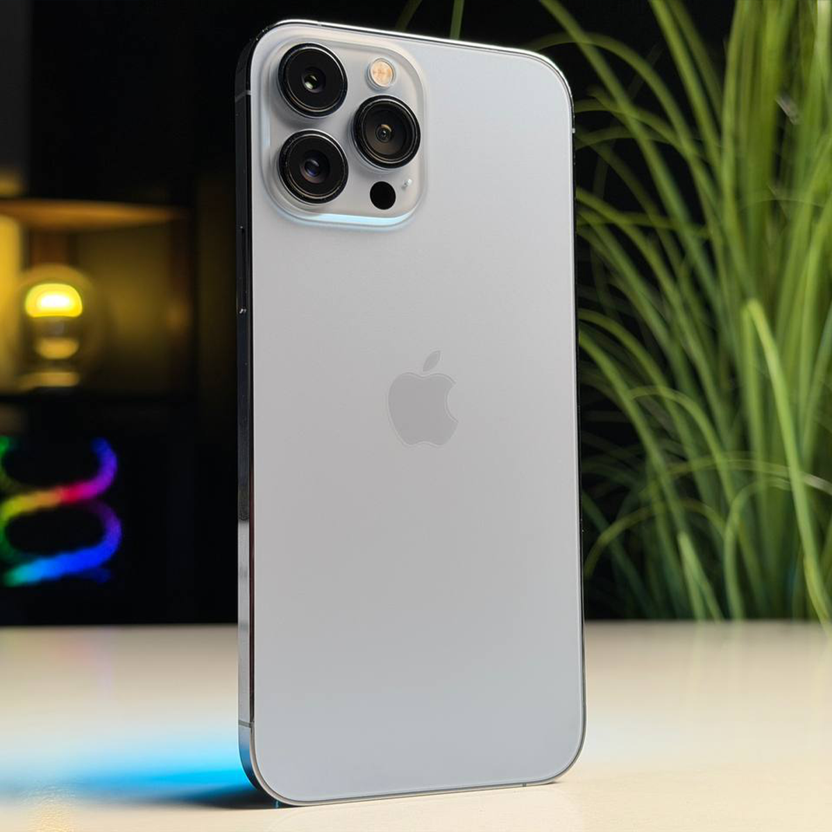 ВЖИВАНИЙ Б/У Apple iPhone 13 Pro Max 256GB Sierra Blue (MLKV3, MLLE3) - Состояние: хороший | Аккумулятор: 100% | Комплектация: iPhone, кабель | Гарантия: 3 мес.